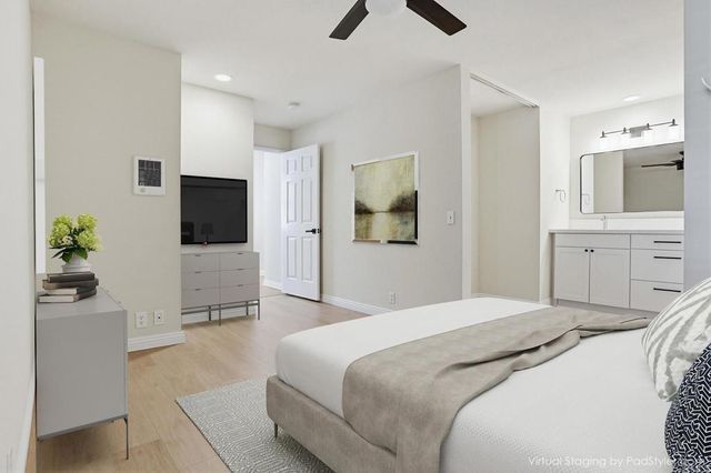 3961 HORTENSIA H7, San Diego, CA 92110