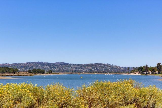 3961 HORTENSIA H7, San Diego, CA 92110
