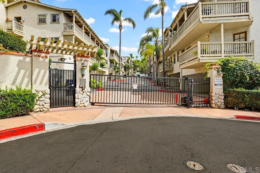 3961 HORTENSIA H7, San Diego, CA 92110