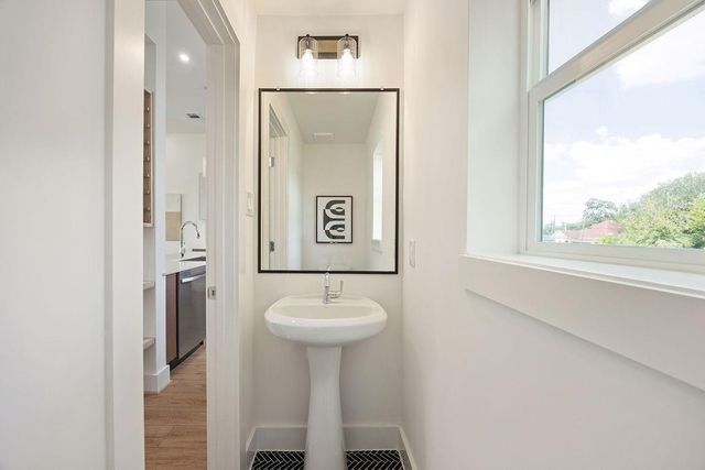 1713 Mary Street, Houston, TX 77026