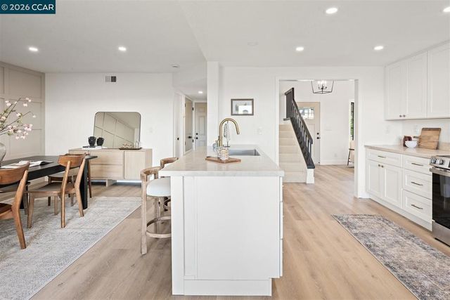 2419 Hill View Ln, Pinole, CA 94564