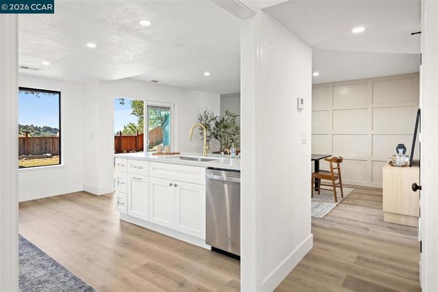 2419 Hill View Ln, Pinole, CA 94564