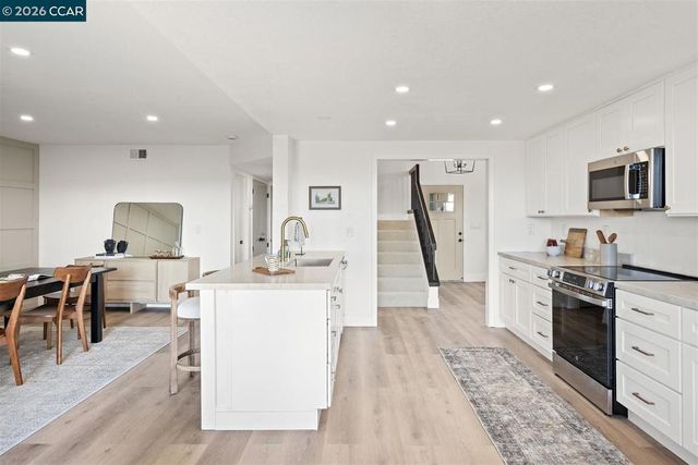 2419 Hill View Ln, Pinole, CA 94564