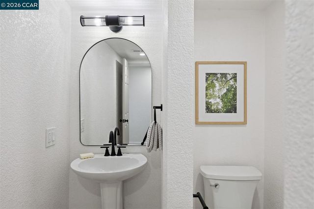 2419 Hill View Ln, Pinole, CA 94564