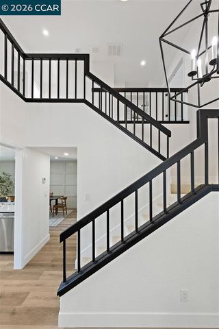 2419 Hill View Ln, Pinole, CA 94564