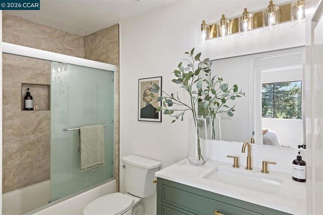 2419 Hill View Ln, Pinole, CA 94564