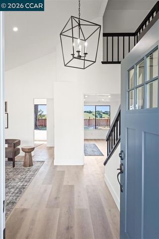 2419 Hill View Ln, Pinole, CA 94564