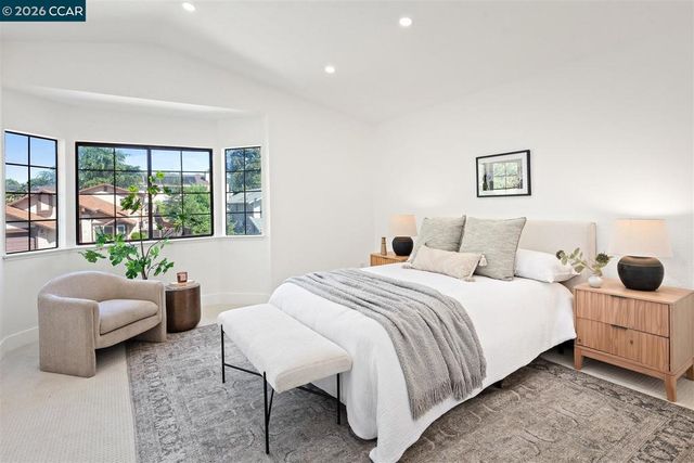 2419 Hill View Ln, Pinole, CA 94564