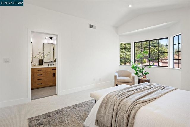 2419 Hill View Ln, Pinole, CA 94564