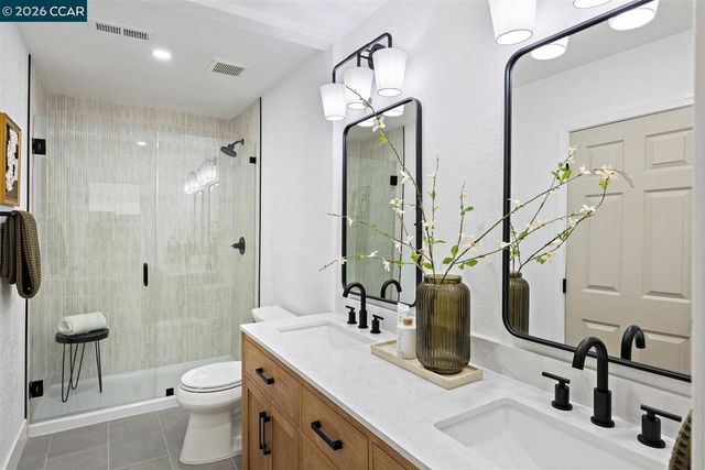 2419 Hill View Ln, Pinole, CA 94564