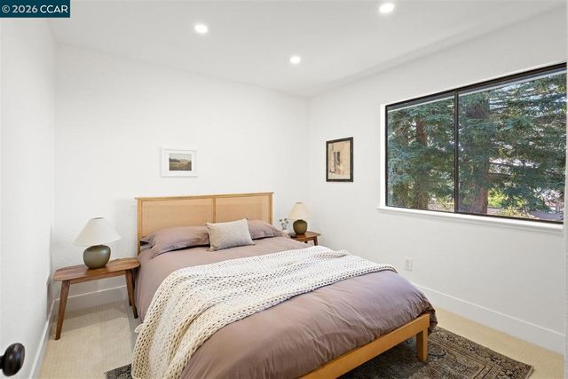 2419 Hill View Ln, Pinole, CA 94564