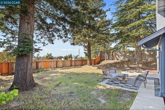 2419 Hill View Ln, Pinole, CA 94564
