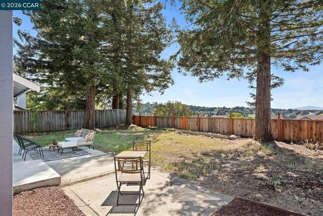 2419 Hill View Ln, Pinole, CA 94564