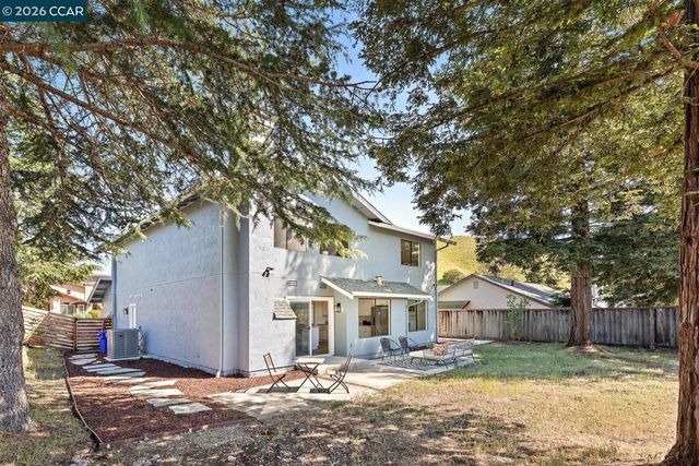 2419 Hill View Ln, Pinole, CA 94564