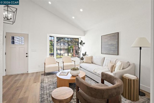 2419 Hill View Ln, Pinole, CA 94564