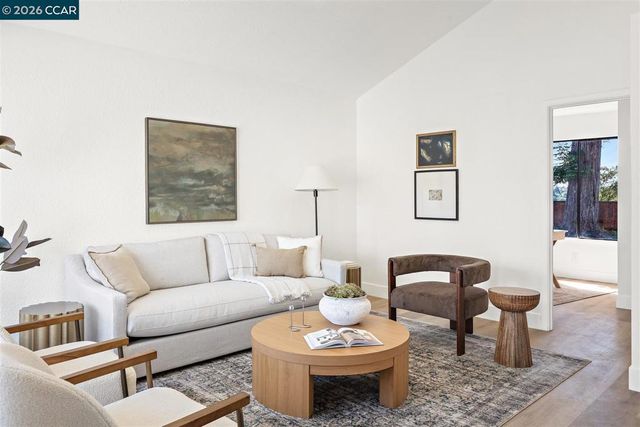 2419 Hill View Ln, Pinole, CA 94564