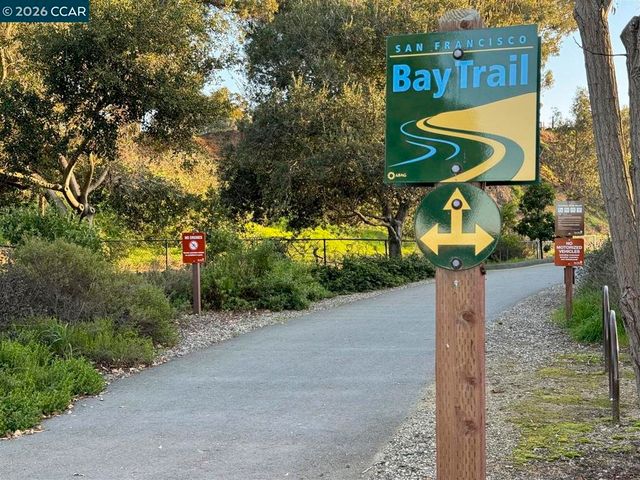 2419 Hill View Ln, Pinole, CA 94564