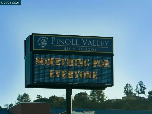 2419 Hill View Ln, Pinole, CA 94564