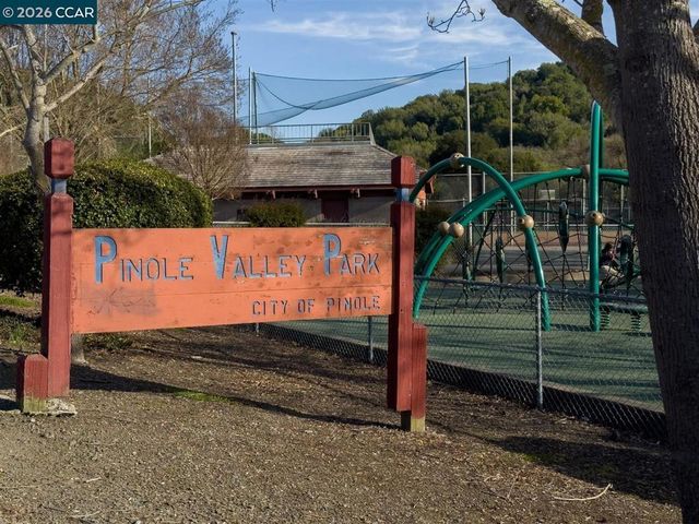 2419 Hill View Ln, Pinole, CA 94564