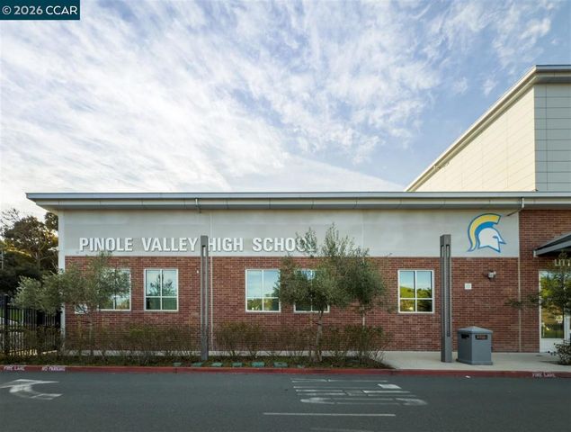 2419 Hill View Ln, Pinole, CA 94564