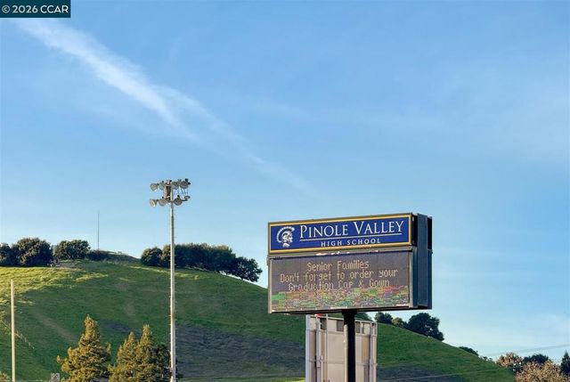 2419 Hill View Ln, Pinole, CA 94564