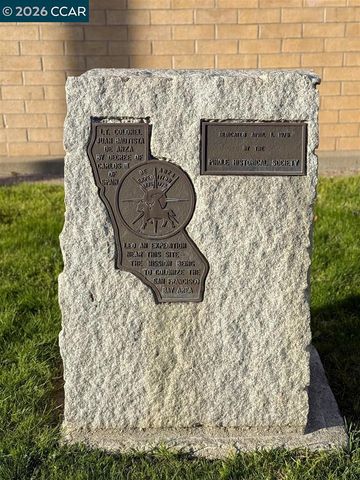 2419 Hill View Ln, Pinole, CA 94564