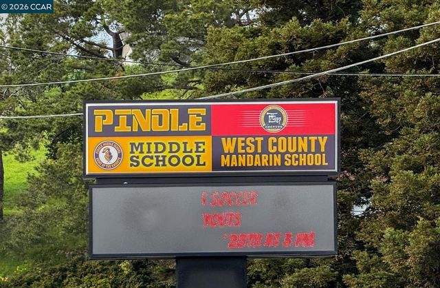 2419 Hill View Ln, Pinole, CA 94564