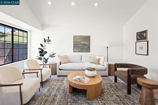 2419 Hill View Ln, Pinole, CA 94564