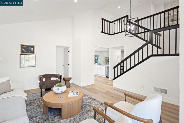 2419 Hill View Ln, Pinole, CA 94564