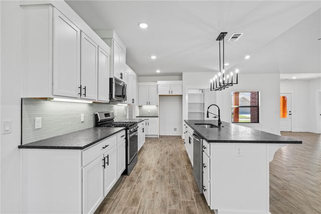 147 N Banner Avenue, Farmington, AR 72730