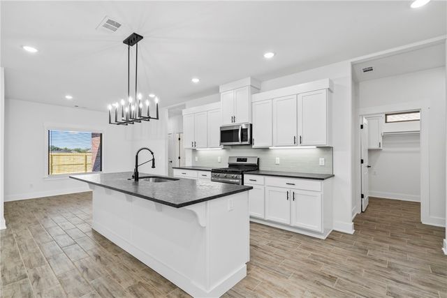 147 N Banner Avenue, Farmington, AR 72730