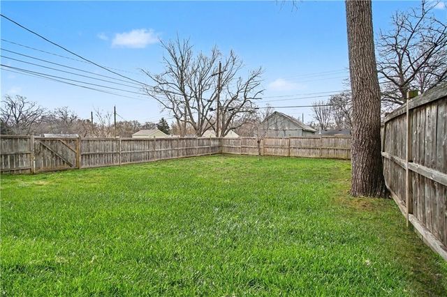 121 E 80th Street, Kansas City, MO 64114