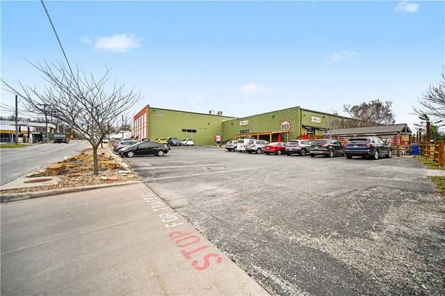 121 E 80th Street, Kansas City, MO 64114