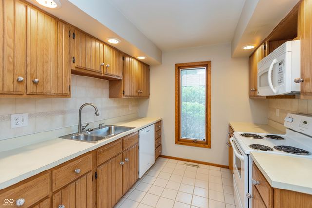 3177 Sycamore Drive 5A, Columbus, IN 47203