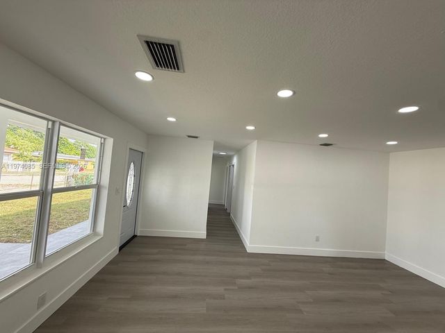 3010 NW 186th Ter, Miami Gardens, FL 33056