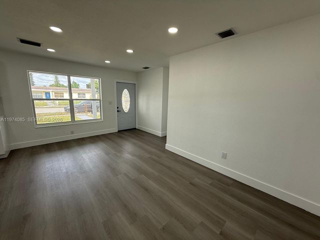 3010 NW 186th Ter, Miami Gardens, FL 33056