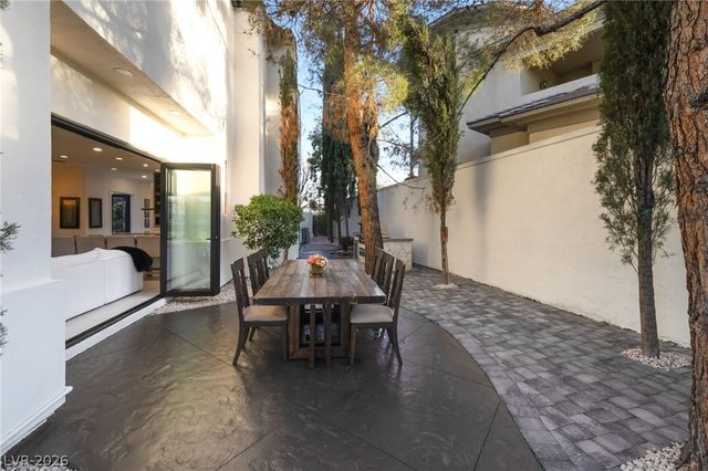 9736 Verlaine Court, Las Vegas, NV 89145