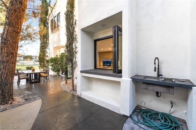 9736 Verlaine Court, Las Vegas, NV 89145