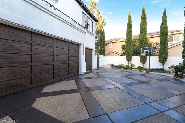 9736 Verlaine Court, Las Vegas, NV 89145