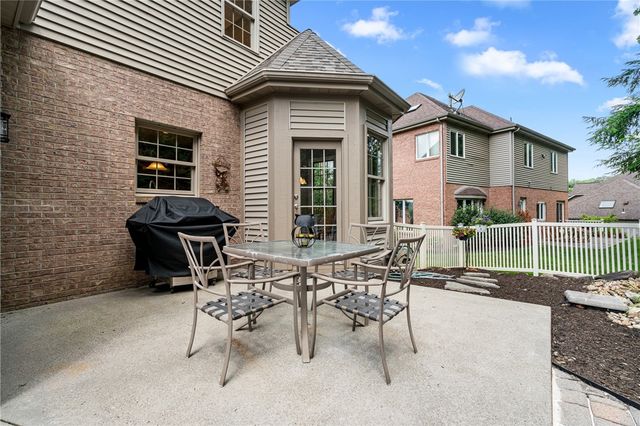 114 Oakview Drive, Cranberry Twp, PA 16066