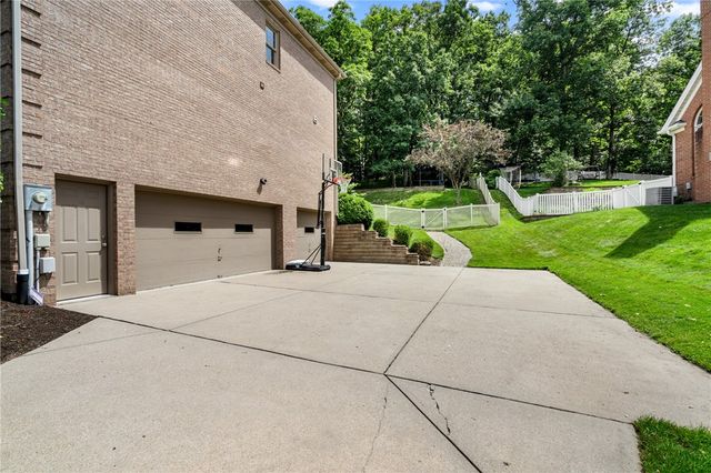 114 Oakview Drive, Cranberry Twp, PA 16066