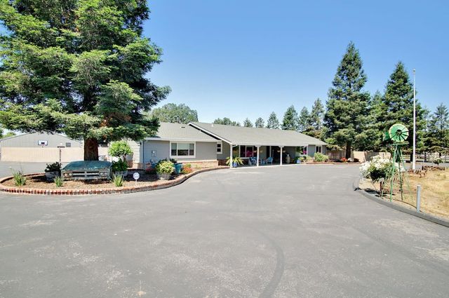 8875 New Avenue, Gilroy, CA 95020