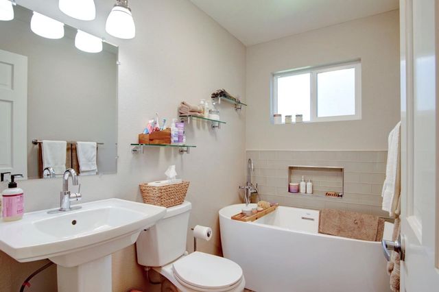 8875 New Avenue, Gilroy, CA 95020