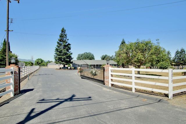 8875 New Avenue, Gilroy, CA 95020