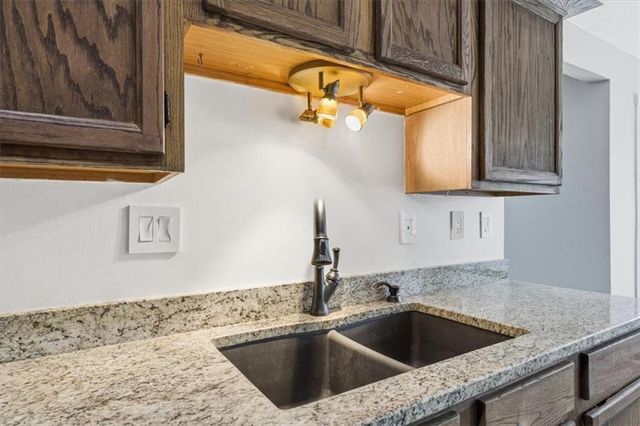 307 Glenleaf Dr, Peachtree Corners, GA 30092