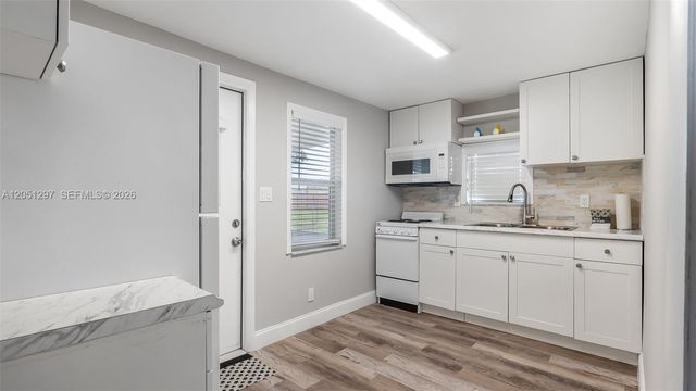 523 N 60th Way, Hollywood, FL 33024