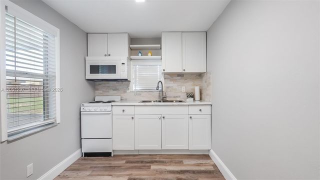 523 N 60th Way, Hollywood, FL 33024