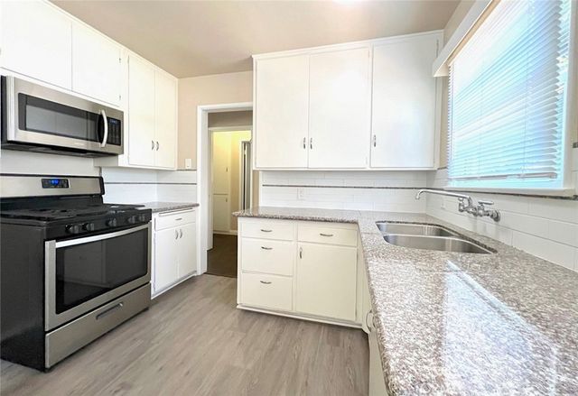 240 N Shamrock Avenue, Monrovia, CA 91016