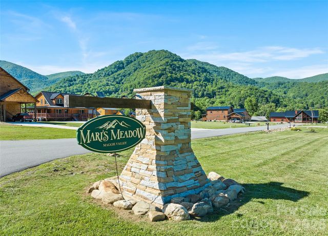 12 Mari Place, Maggie Valley, NC 28751