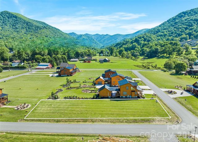 12 Mari Place, Maggie Valley, NC 28751